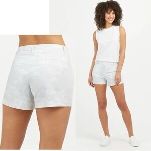 Women’s SPANX White Camo 4in Sunshine Shorts- Size Small